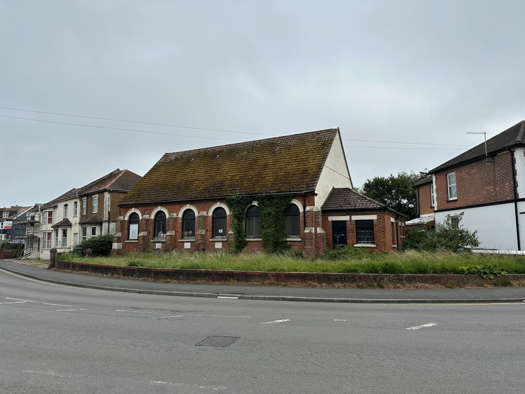Lot: 24 - TWO DETACHED BUILDINGS WITH POTENTIAL - General view of building